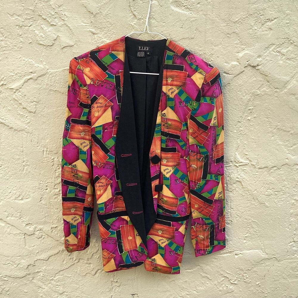 Funky woman’s 80s vintage silk blazer